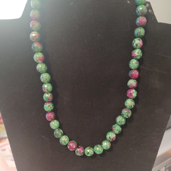 🌹Ruby Zoisite Beaded Necklace - Picture 1 of 5
